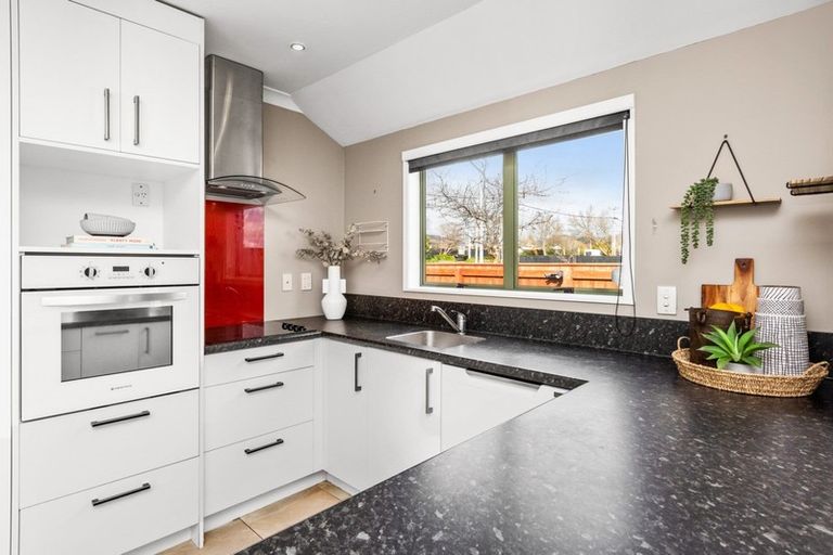 Photo of property in 2/42 Middle Road, Havelock North, 4130