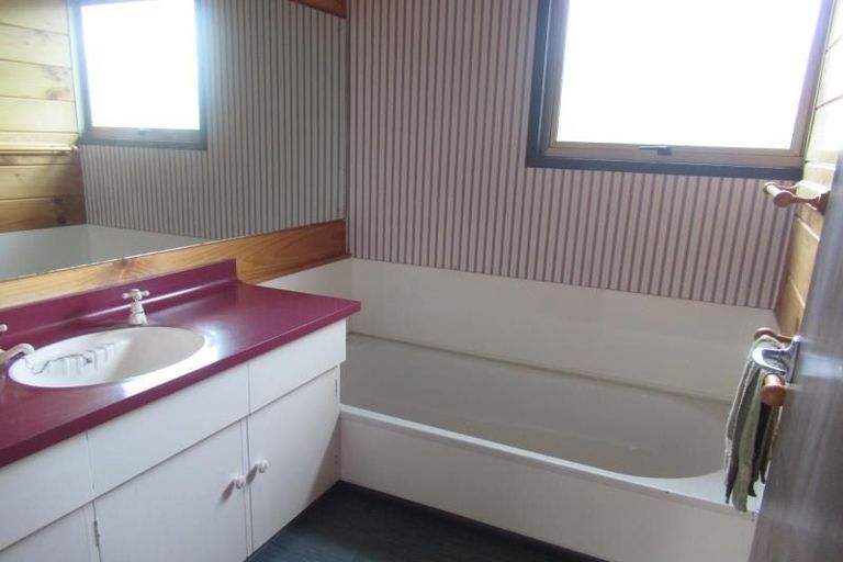 Photo of property in 345 Te Moana Road, Waikanae, 5036