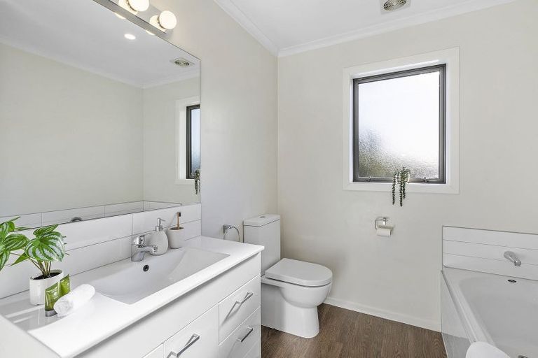 Photo of property in 21 Mascot Street, Tawa, Wellington, 5028