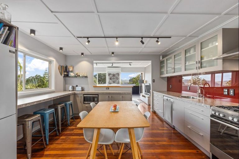 Photo of property in 220 Wade River Road, Wade Heads, Whangaparaoa, 0932