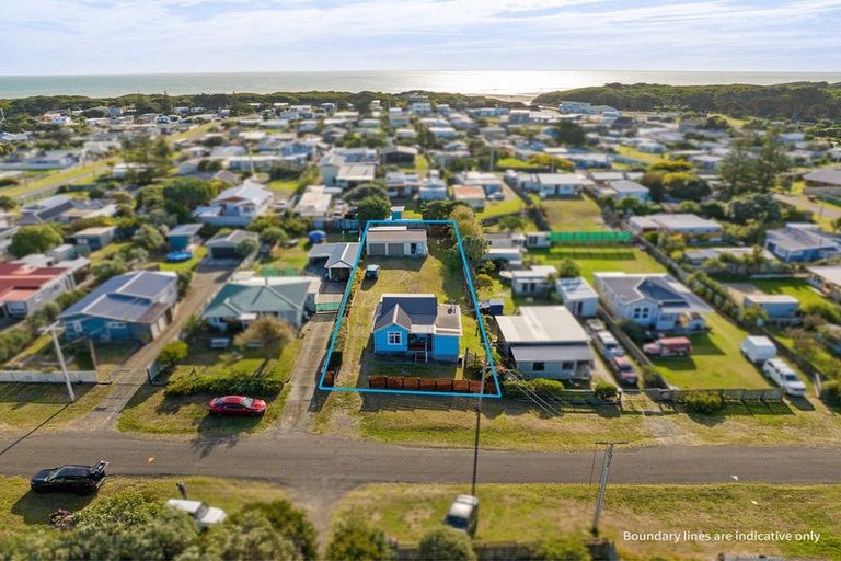 Photo of property in 22 Kauwhata Street, Himatangi Beach, Foxton, 4891