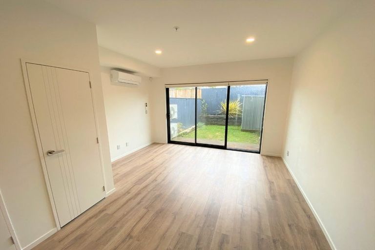 Photo of property in 7 Waru Lane, Te Atatu Peninsula, Auckland, 0610
