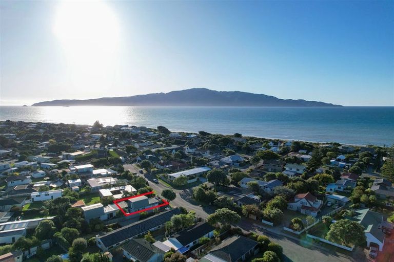 Photo of property in 9a Olive Terrace, Paraparaumu Beach, Paraparaumu, 5032