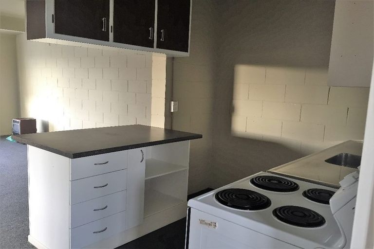 Photo of property in 7a Chetwode Grove, Newlands, Wellington, 6037