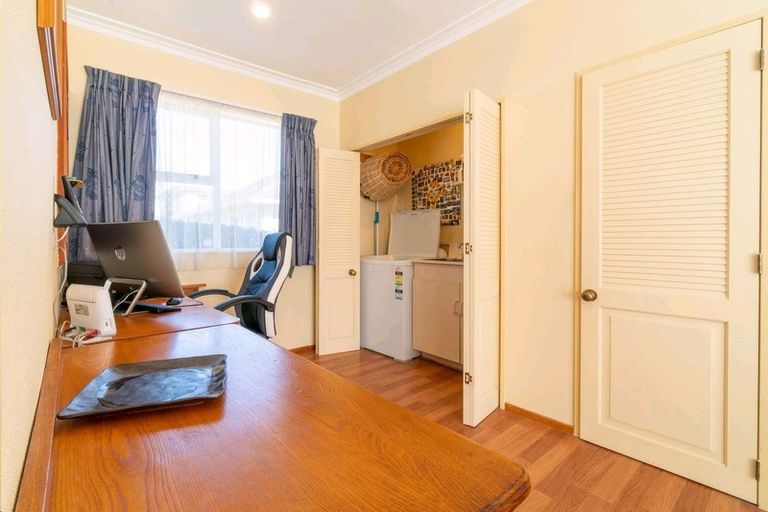 Photo of property in 6 Hinau Street, Tawa, Wellington, 5028
