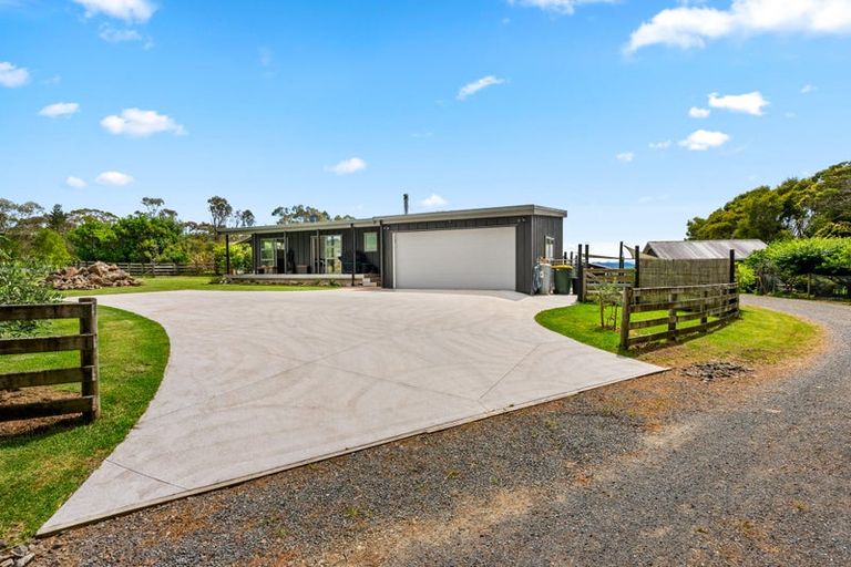 Photo of property in 842a South Head Road, South Head, Helensville, 0874