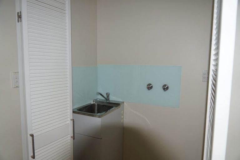 Photo of property in 1/79 Knights Road, Rothesay Bay, Auckland, 0630