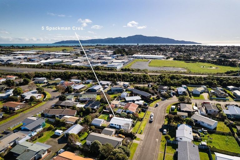 Photo of property in 5 Spackman Crescent, Paraparaumu, 5032
