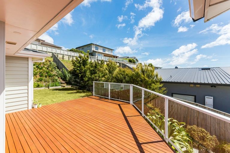 Photo of property in 14 Canary Way, Whitby, Porirua, 5024