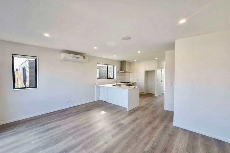 Photo of property in 16 Te Napi Drive, Takanini, 2112