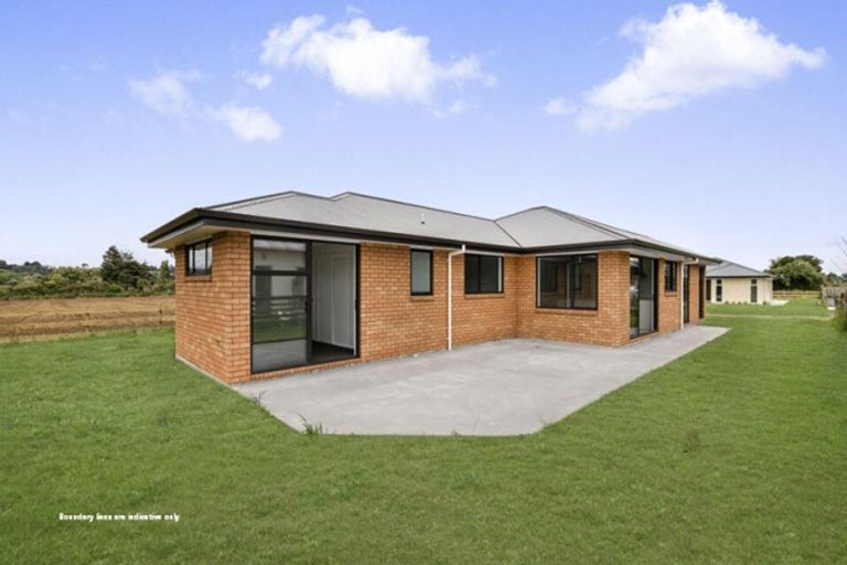 Photo of property in 17 Coolen Place, Tuakau, 2121