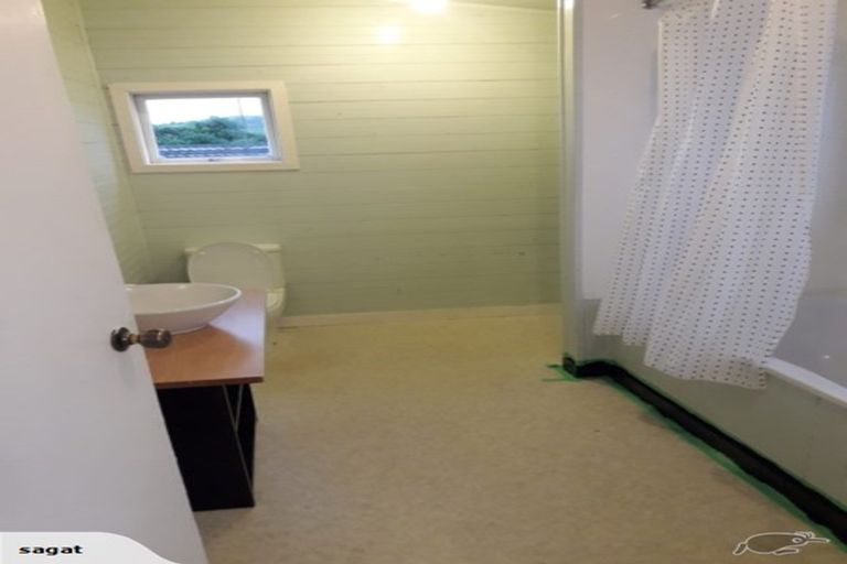 Photo of property in 1 Miro Street, Helensville, 0800