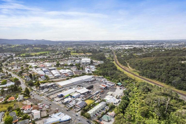 Photo of property in 1/351 West Coast Road, Glen Eden, Auckland, 0602