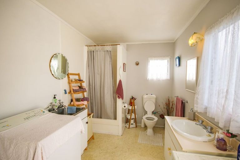 Photo of property in 29 Oxford Street, Whakapirau, Maungaturoto, 0583