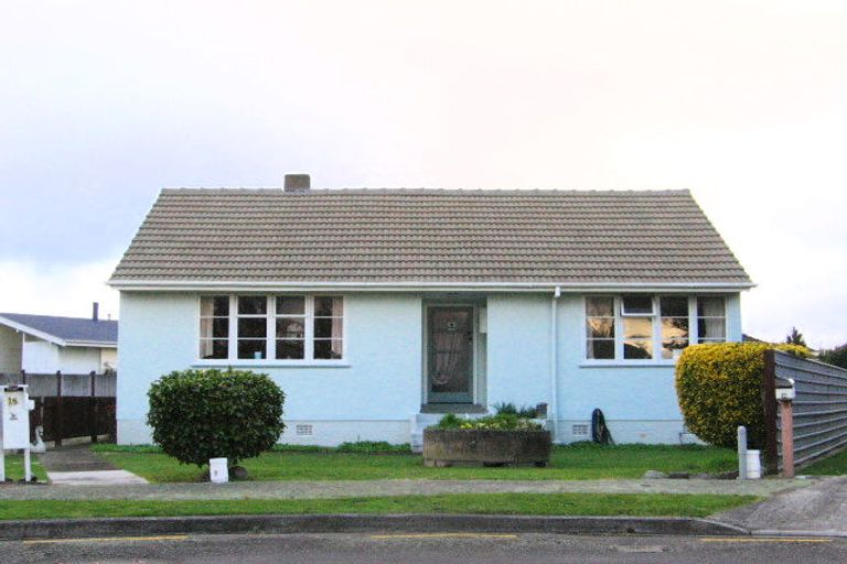 Photo of property in 16 Belfast Place, Roslyn, Palmerston North, 4414