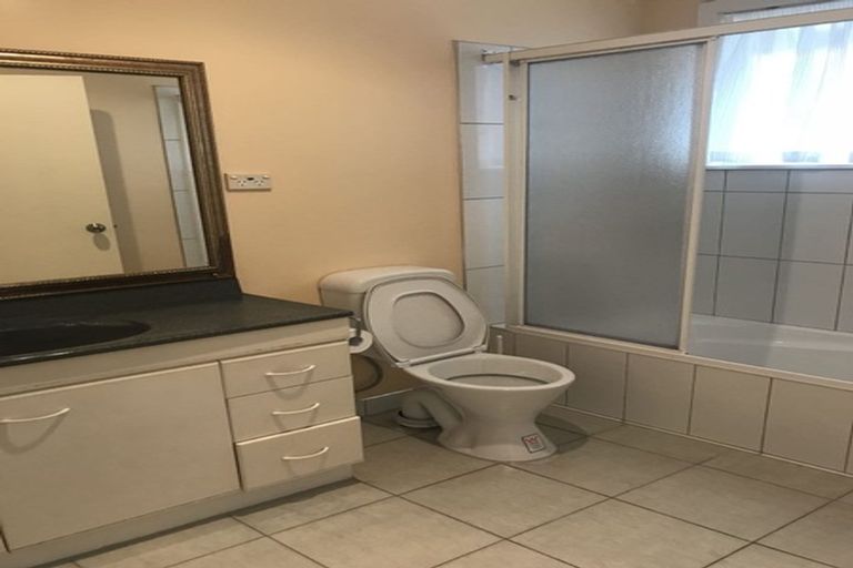 Photo of property in 17 Jamaica Place, Blockhouse Bay, Auckland, 0600