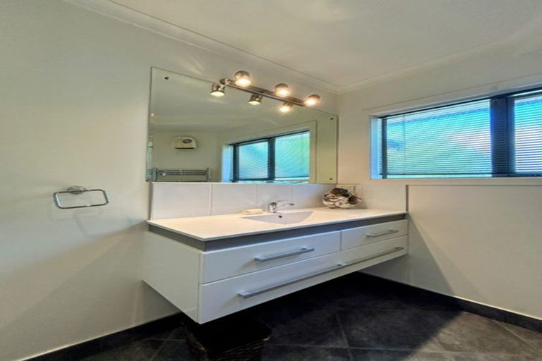 Photo of property in 16 Roots Street West, Feilding, 4702