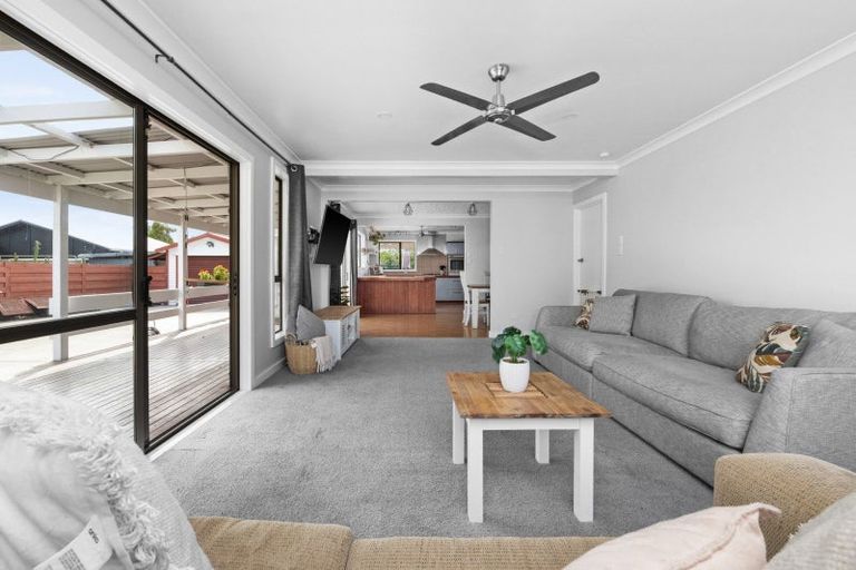 Photo of property in 3 Memorial Park Avenue, Haumoana, 4102