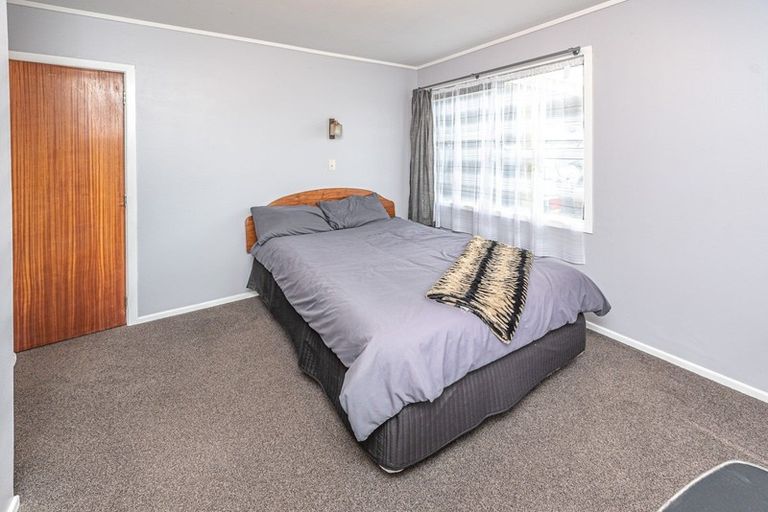 Photo of property in 1 Lupton Street, Waverley, 4510