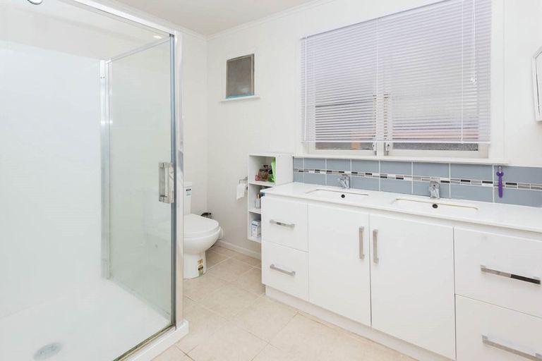 Photo of property in 8 Evelyn Road, Cockle Bay, Auckland, 2014