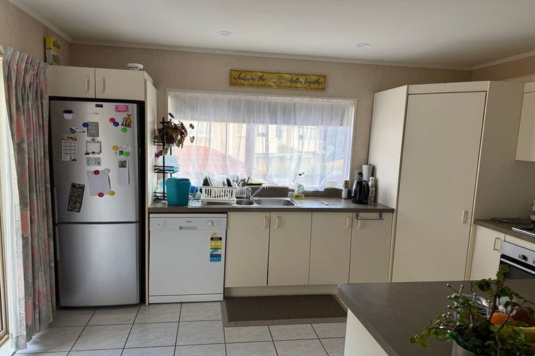 Photo of property in 1/36 De Havilland Drive, Goodwood Heights, Auckland, 2105