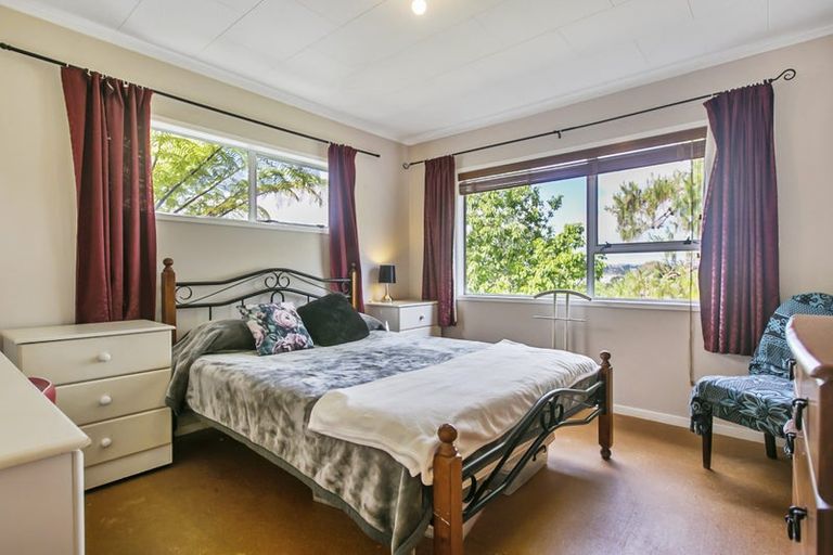 Photo of property in 9 Woodhouse Place, West Harbour, Auckland, 0618