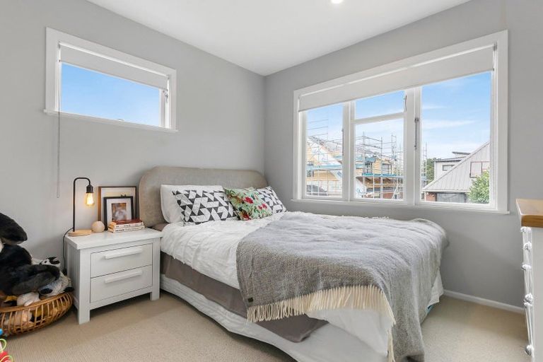 Photo of property in 1/60 Hillcrest Avenue, Hillcrest, Auckland, 0627