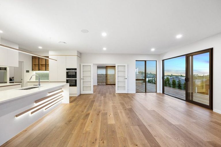 Photo of property in 15 Kumukumu Road, Long Bay, Auckland, 0630