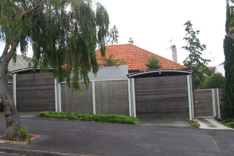 Photo of property in 104 Waiatarua Road, Remuera, Auckland, 1050