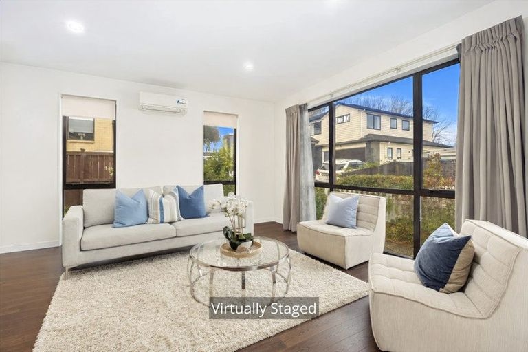 Photo of property in 19a Northcross Drive, Oteha, Auckland, 0632