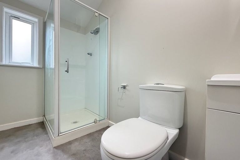 Photo of property in 105 Onepu Road, Lyall Bay, Wellington, 6022