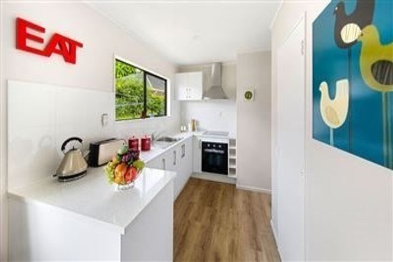 Photo of property in 2/58 Clevedon Road, Papakura, 2110