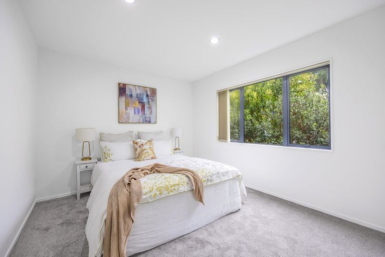 Photo of property in 3 Woodall Place, Totara Vale, Auckland, 0627