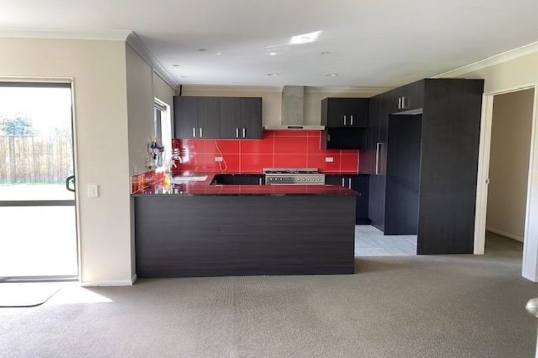 Photo of property in 2 Lissleton Drive, East Tamaki, Auckland, 2013