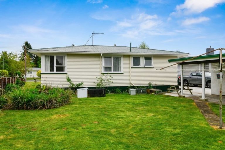 Photo of property in 24 Martin Street, Utuhina, Rotorua, 3015