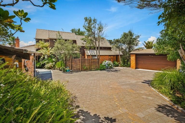 Photo of property in 3 Park Rise, Campbells Bay, Auckland, 0630