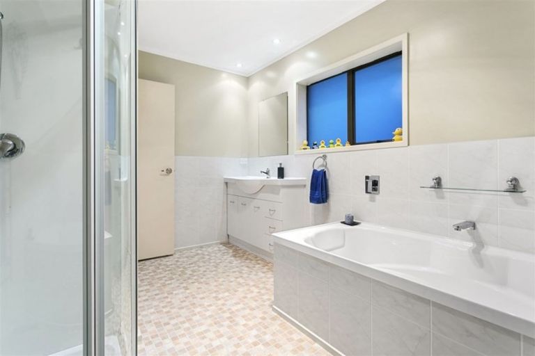 Photo of property in 9a Pendene Place, Forrest Hill, Auckland, 0620