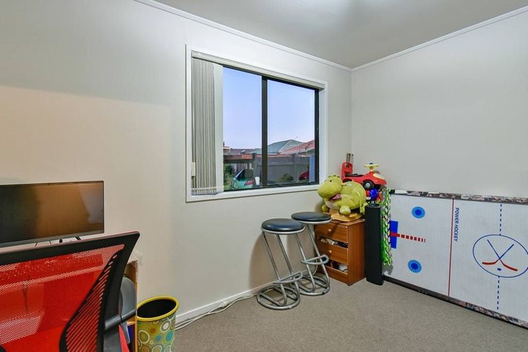 Photo of property in 2/12 Taitimu Drive, Weymouth, Auckland, 2103