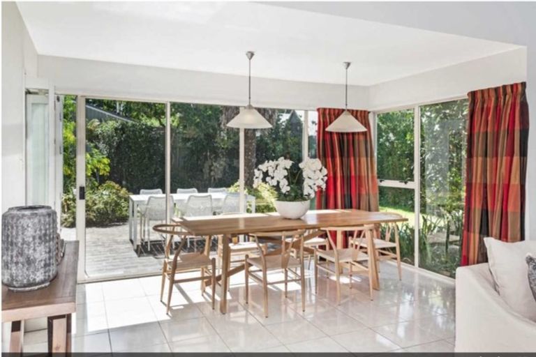 Photo of property in 276 Memorial Avenue, Burnside, Christchurch, 8053