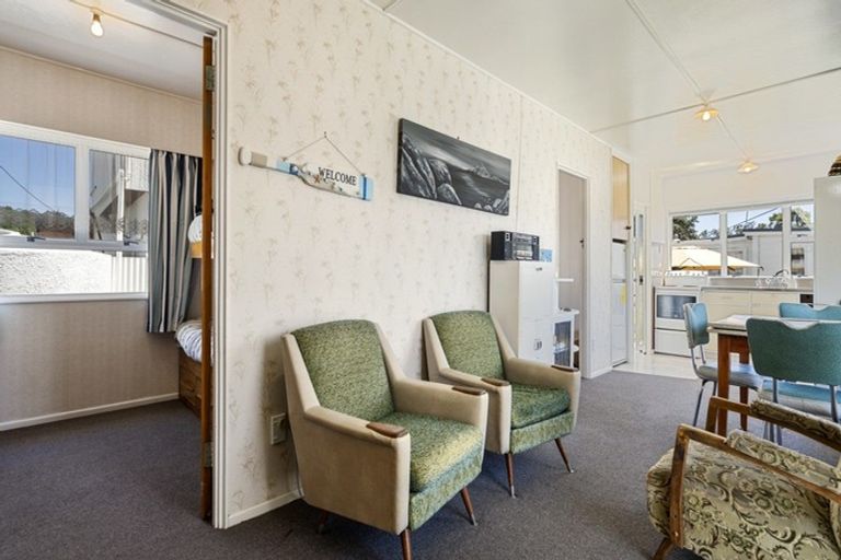 Photo of property in 51 Fifth Avenue, Urenui, 4377