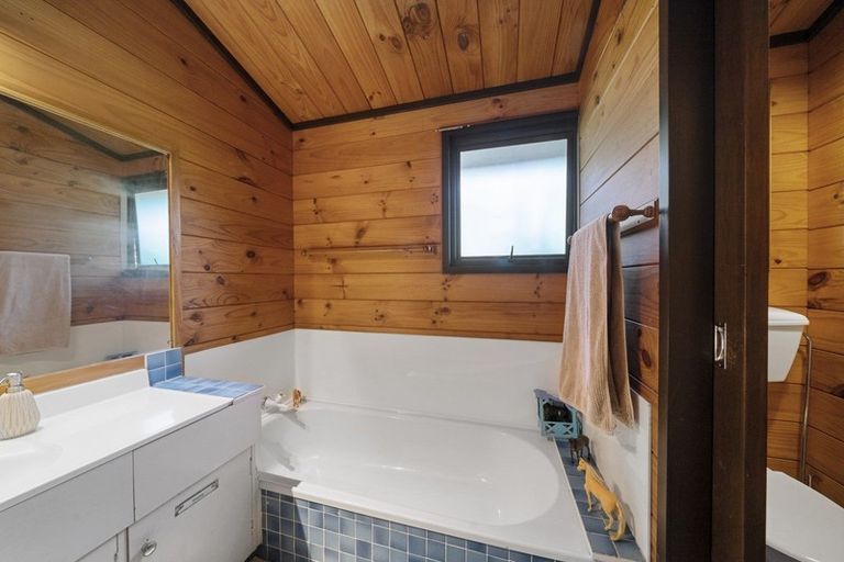 Photo of property in 73 Huia Street, Waikanae, 5036