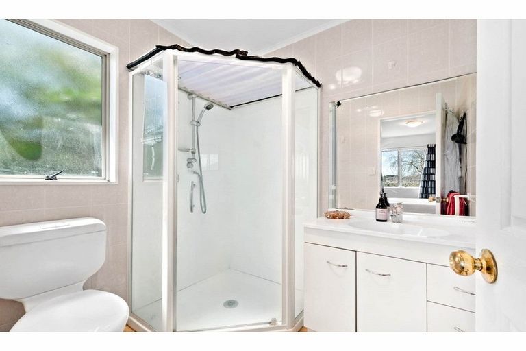 Photo of property in 11a Dawn Place, Waiuku, 2123