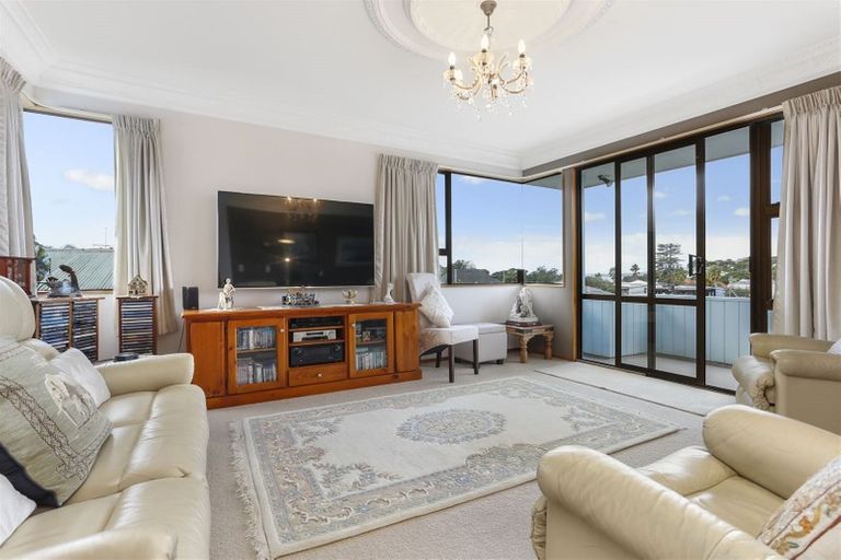 Photo of property in 2/2 The Esplanade, Campbells Bay, Auckland, 0630