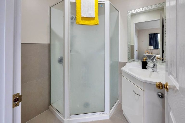 Photo of property in 10 San Pedro Place, Henderson, Auckland, 0612