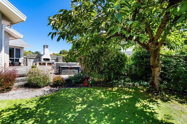 Photo of property in 14 Kingsgate Close, Havelock North, 4130