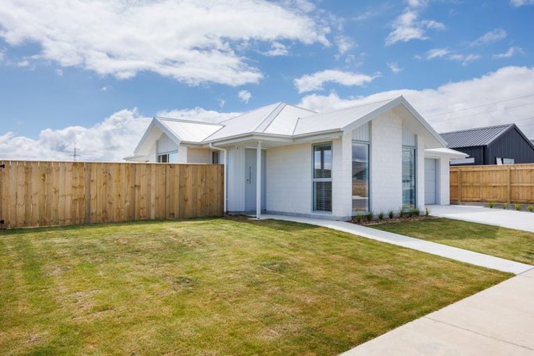Photo of property in 68 Atlantic Drive, Fitzherbert, Palmerston North, 4410