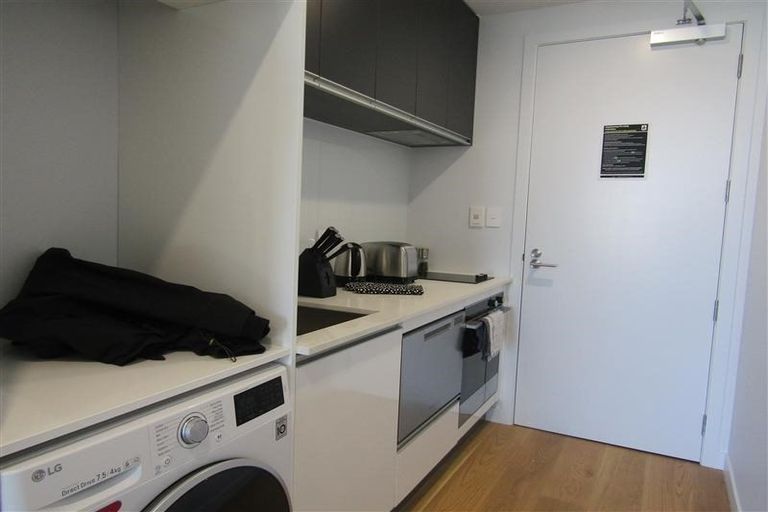 Photo of property in Frank Sargeson Apts, 406/74 Anzac Street, Takapuna, Auckland, 0622