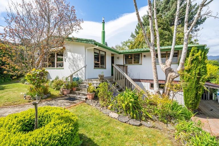 Photo of property in 3 Whangakoko Grove, Birchville, Upper Hutt, 5018
