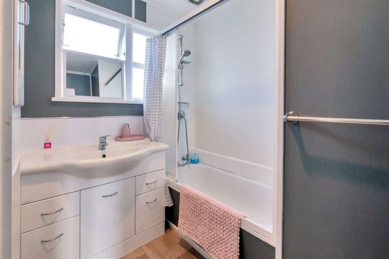 Photo of property in 20 Riserra Drive, Ranui, Auckland, 0612