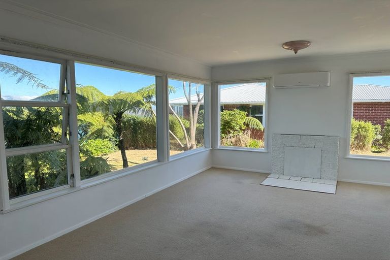 Photo of property in 202 Nevay Road, Karaka Bays, Wellington, 6022